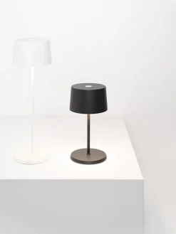 Lámpara de mesa pequeña LED regulable Olivia Pro, portátil