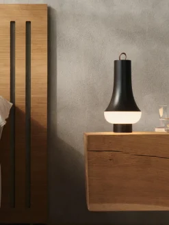 Lámpara de mesa pequeña LED regulable Tomoshi, portátil