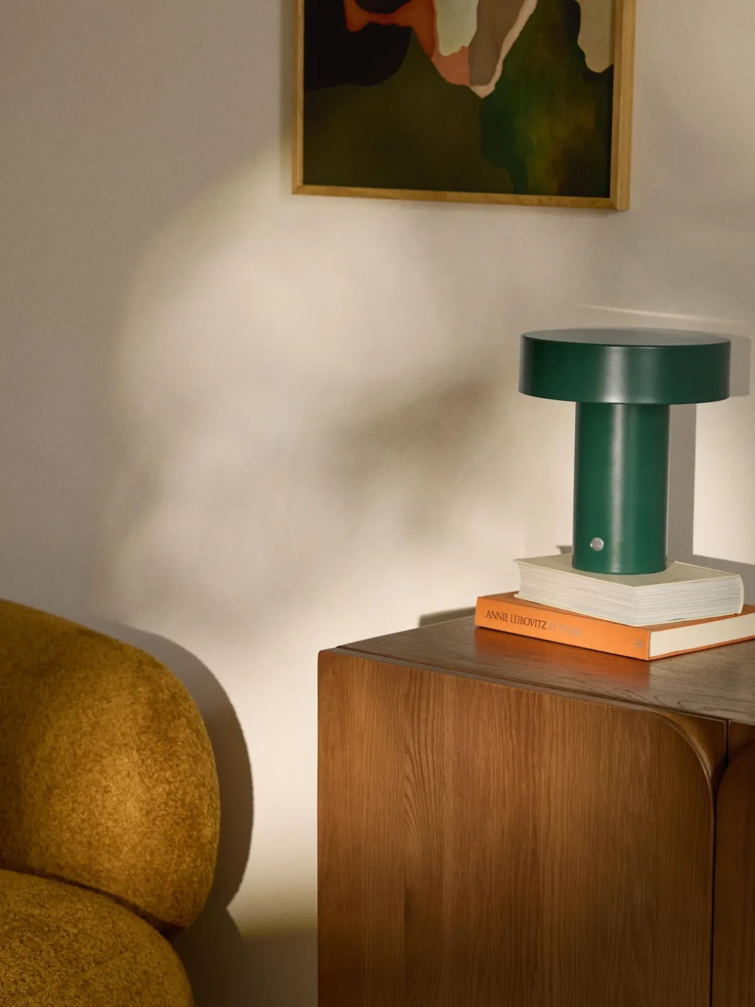 Lámpara de mesa pequeña LED regulable Kamal, pórtatil