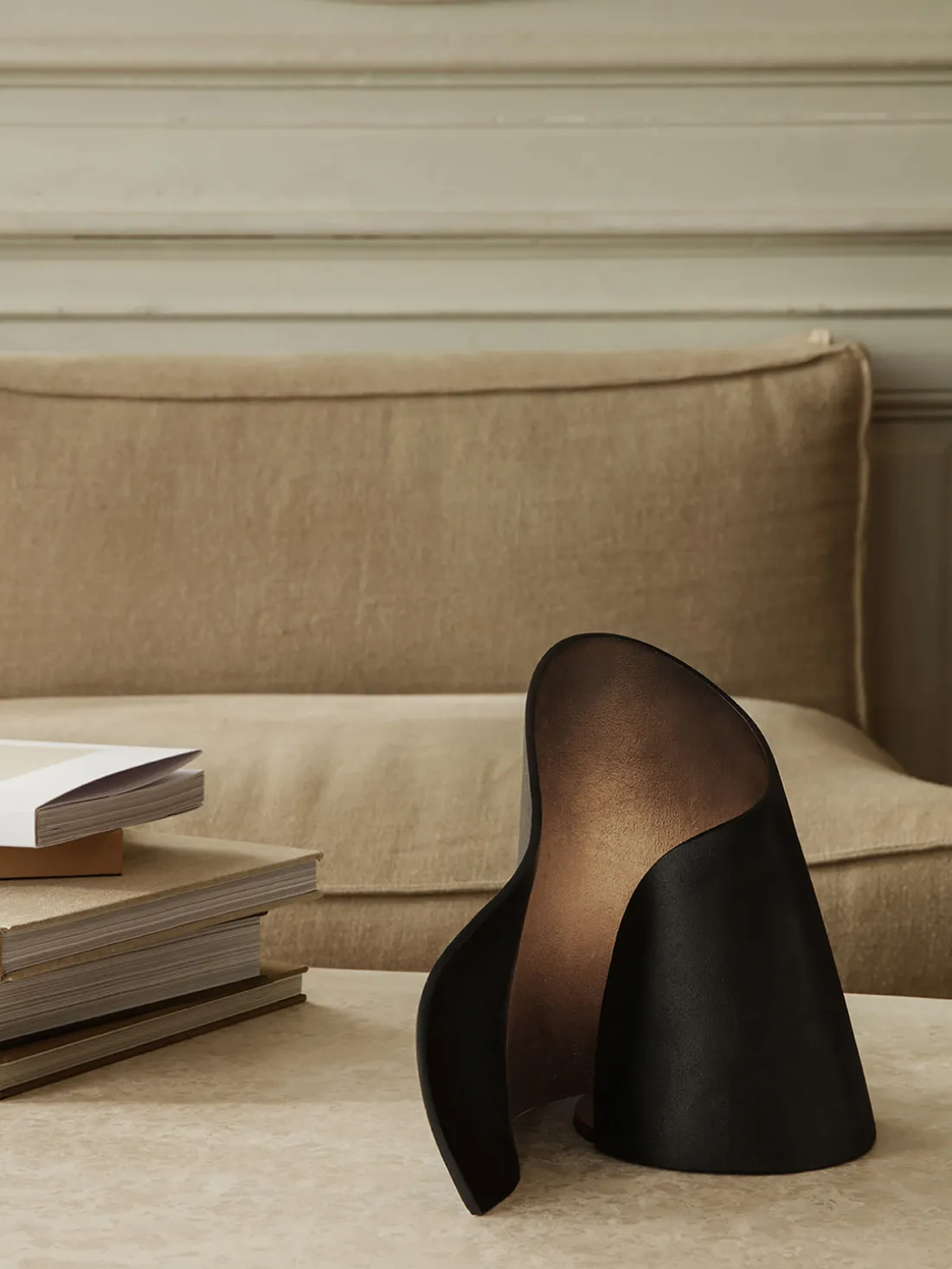 Lámpara de mesa pequeña LED regulable Oyster