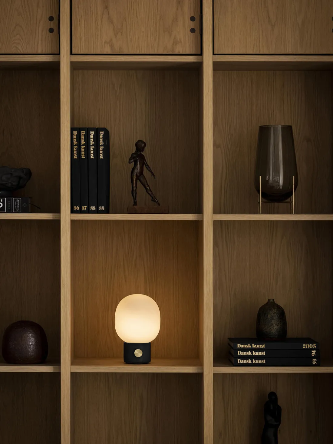 Lámpara de mesa pequeña regulable con puerto USB JWDA