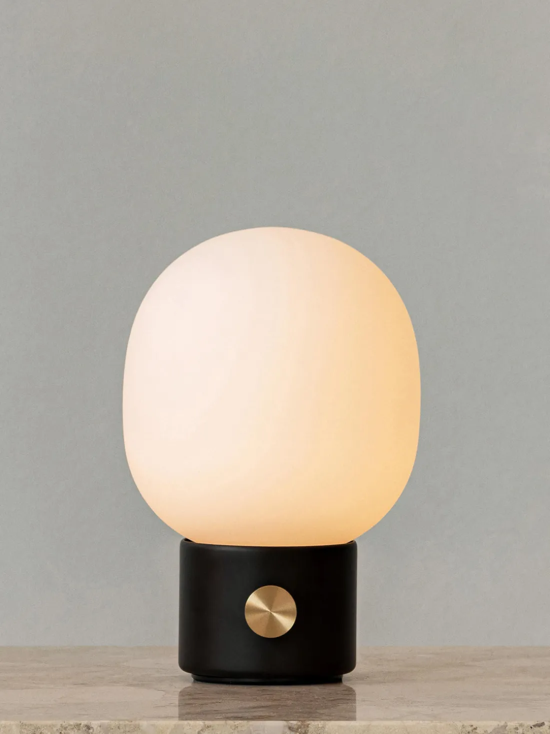 Lámpara de mesa pequeña regulable con puerto USB JWDA