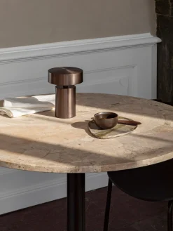 Lámpara de mesa pequeña regulable Columna, portátil