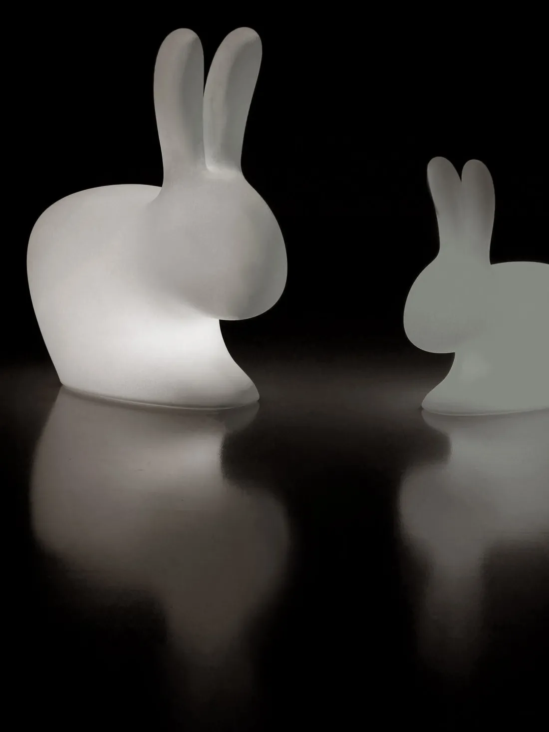 Lámpara de mesa regulable con mando a distancia Rabbit, portátil