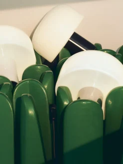 Lámpara de mesa regulable de cristal opalino Bellhop