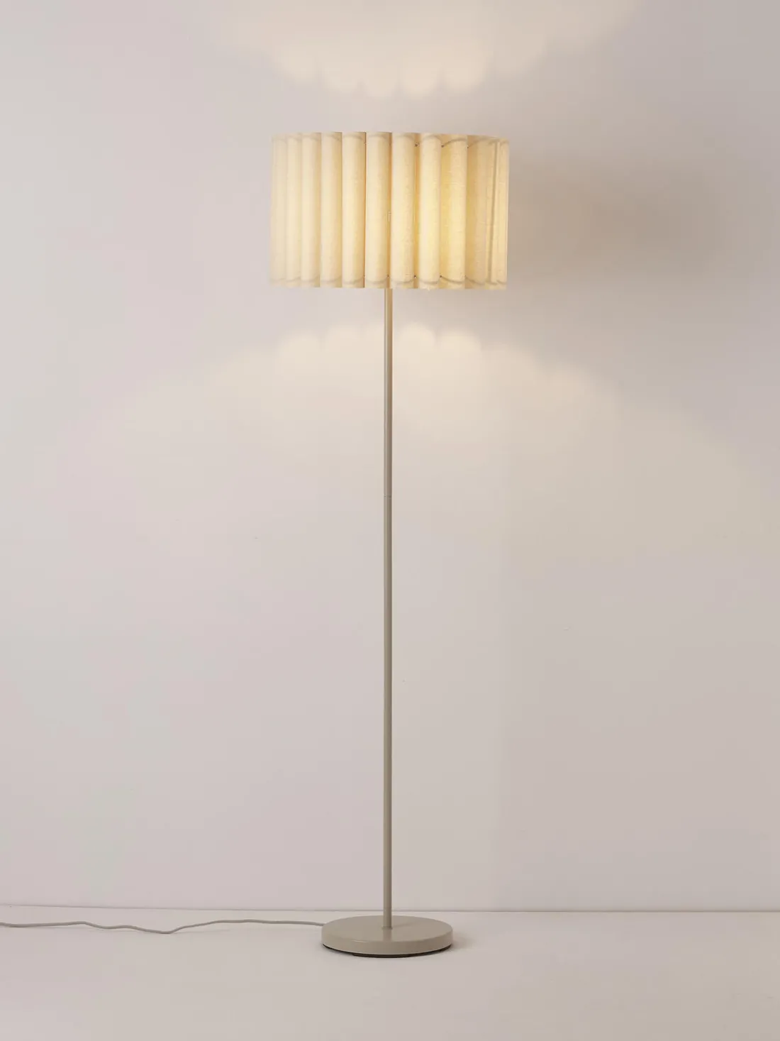 Lámpara de pie de lino Lucina