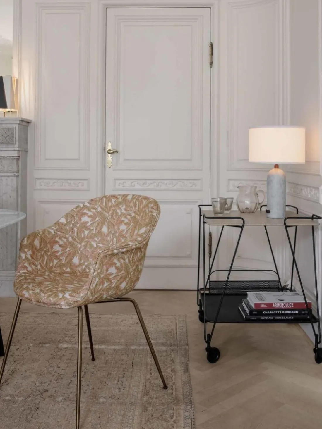 Lámpara de pie grande regulable con base de mármol Gravity, tamaños diferentes