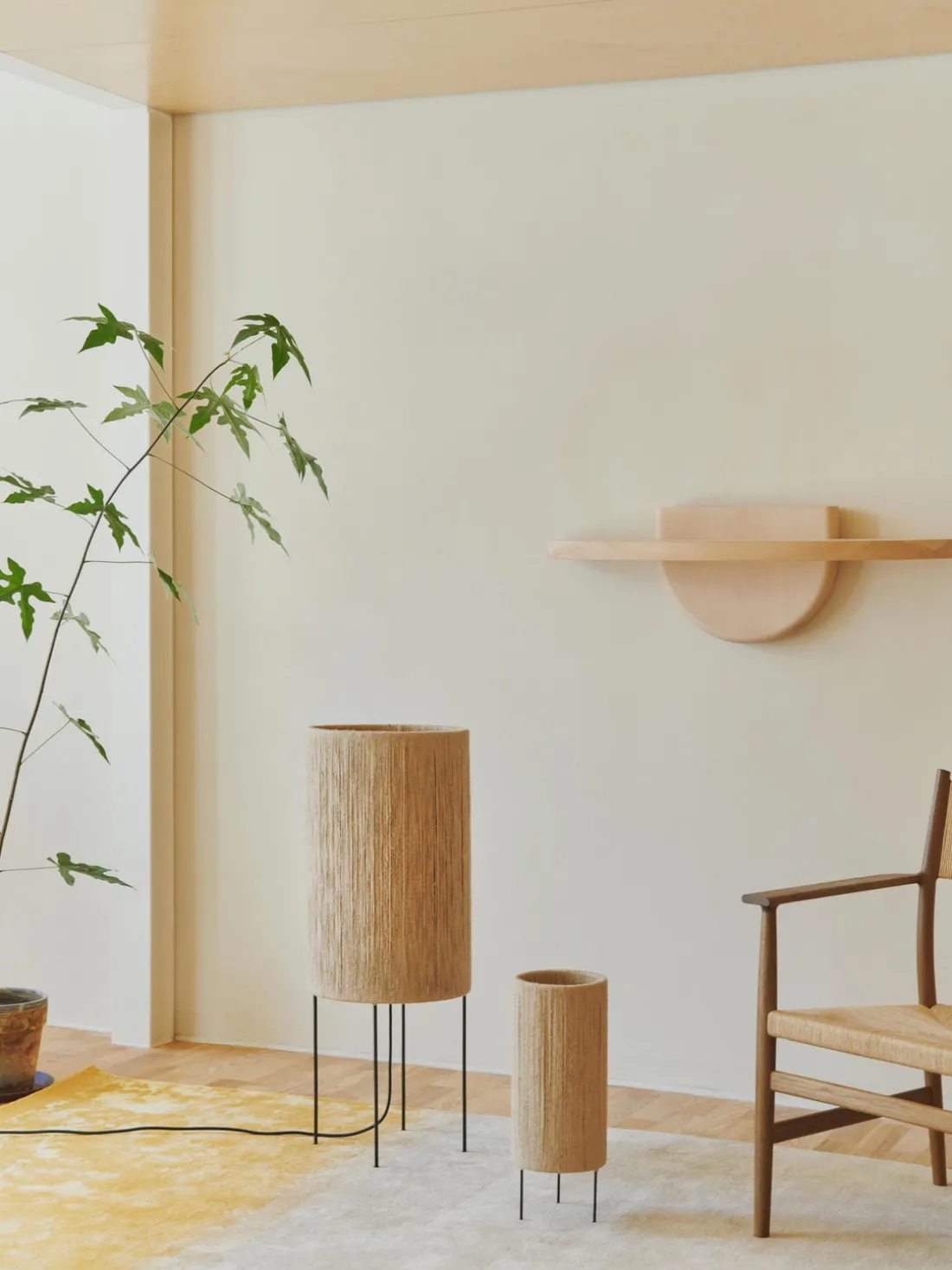 Lámpara de pie pequeña de yute RO