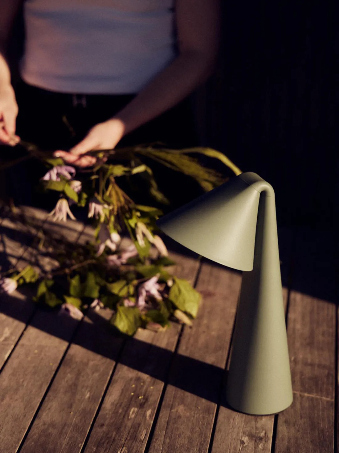 Lámpara de sobremesa LED regulable Ami, portátil