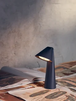 Lámpara de sobremesa LED regulable Ami, portátil