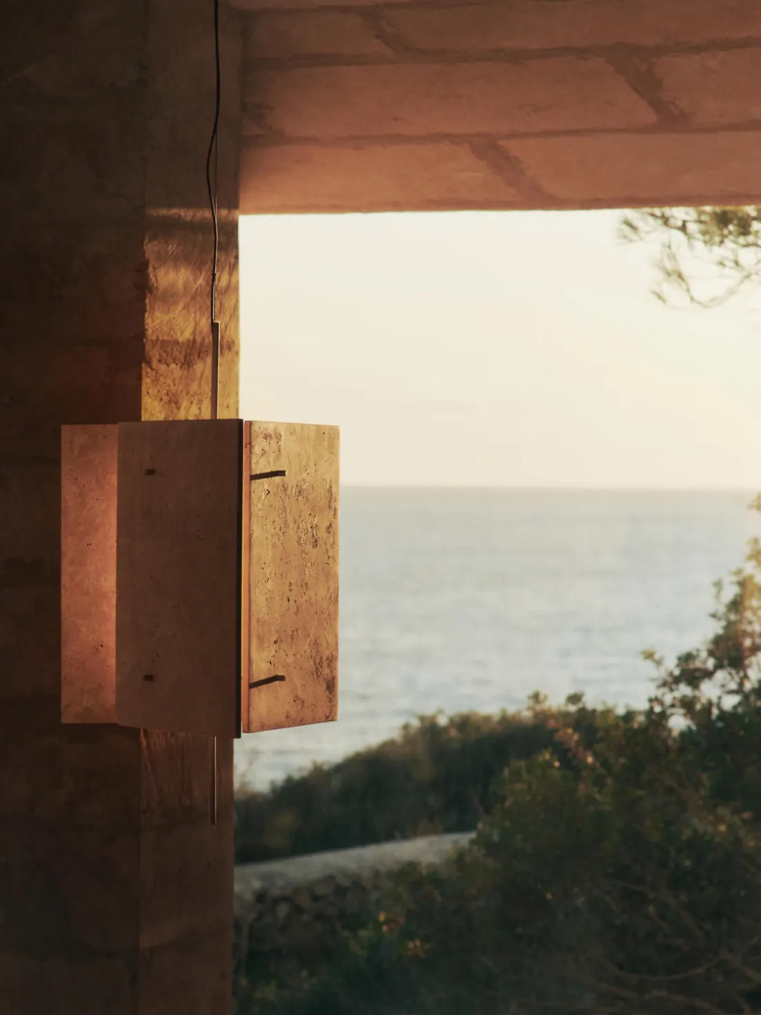 Lámpara de techo LED regulable de travertino Oeste