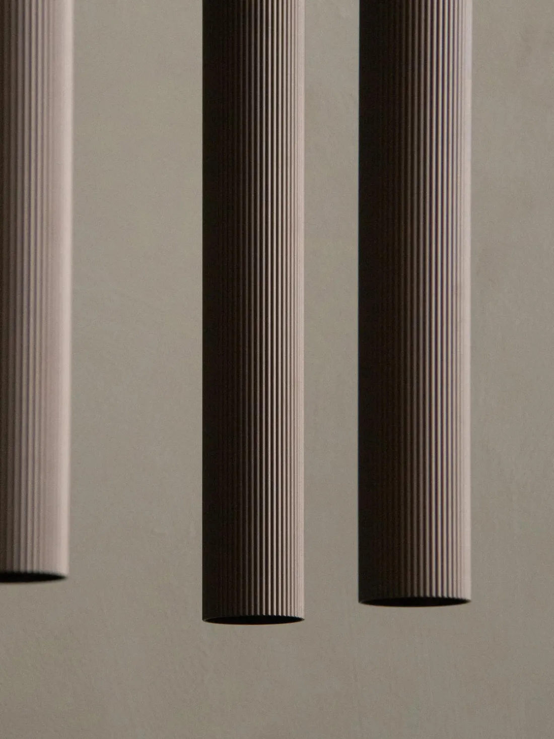 Lámpara de techo pequeña con superficie acanalada Tubulaire, 48 cm