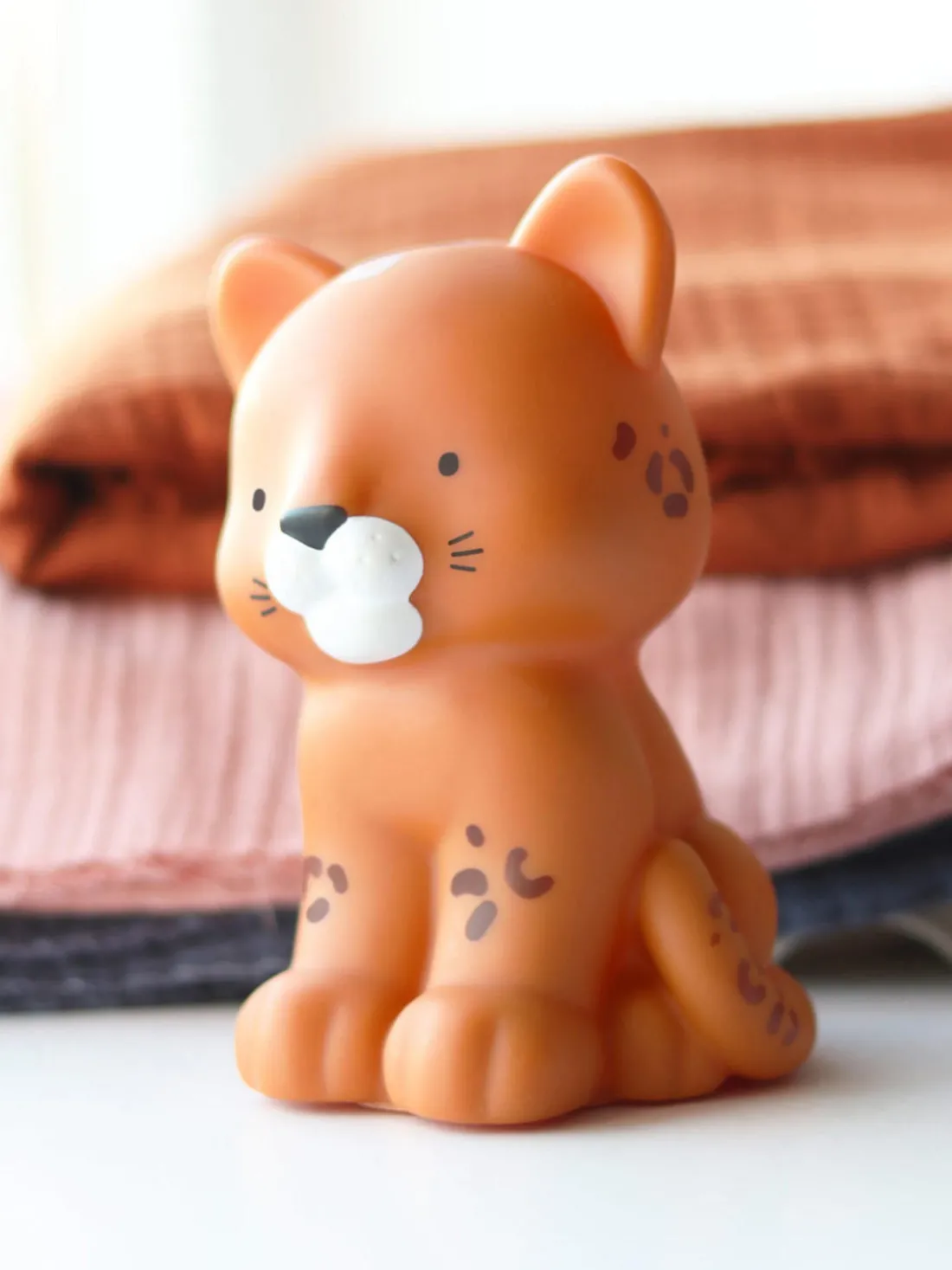 Lámpara infantil Leopard, con función de temporizador