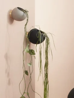 Macetero de metal de pared Globe