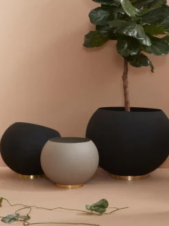 Macetero de metal Globe