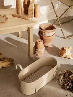 Macetero para balcón con superficie estriada Bau