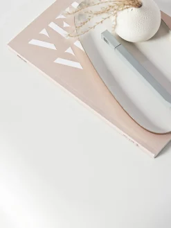 Mesa de centro baja en forma orgánica Pietra