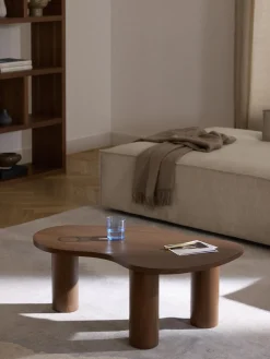 Mesa de centro de forma orgánica de madera de nogal Didi