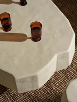 Mesa de centro de hormigón en forma orgánica Staffa