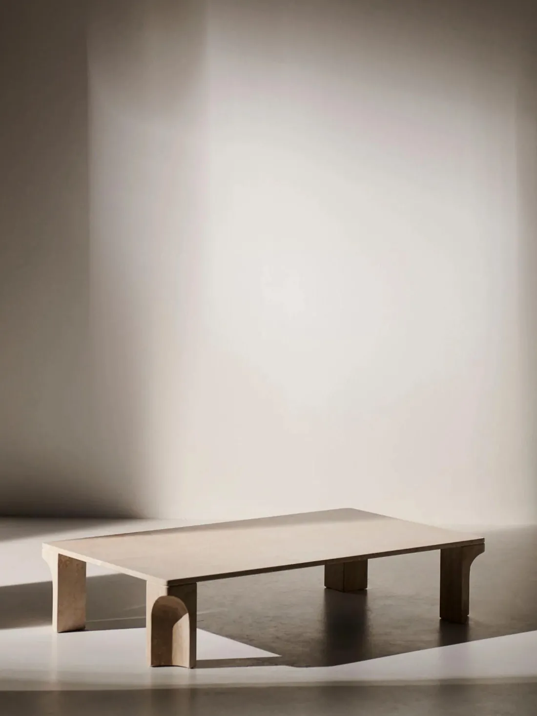 Mesa de centro de travertino Doric, 140 cm