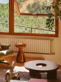 Mesa de centro redonda artesanal de madera de mango Conversation