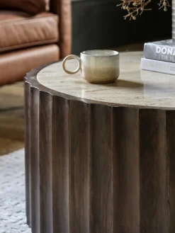 Mesa de centro redonda de madera de mango con tablero de travertino Cascia