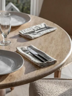 Mesa de comedor redonda Sculpt con tablero de travertino, Ø 110 cm