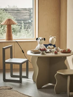 Mesa infantil de madera en forma orgánica Slope