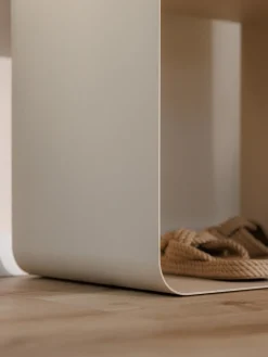 Mesilla de noche artesanal de metal Damio