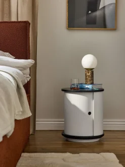 Mesilla de noche con puerta corredera Svea