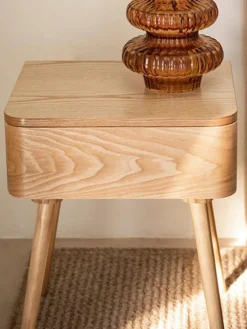 Mesita de noche de madera Gunydin