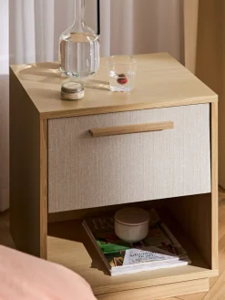 Mesita de noche de madera con frente tapizado Wisp