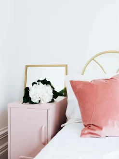 Mesita de noche de metal The Shorty, apertura de puerta izquierda o derecha