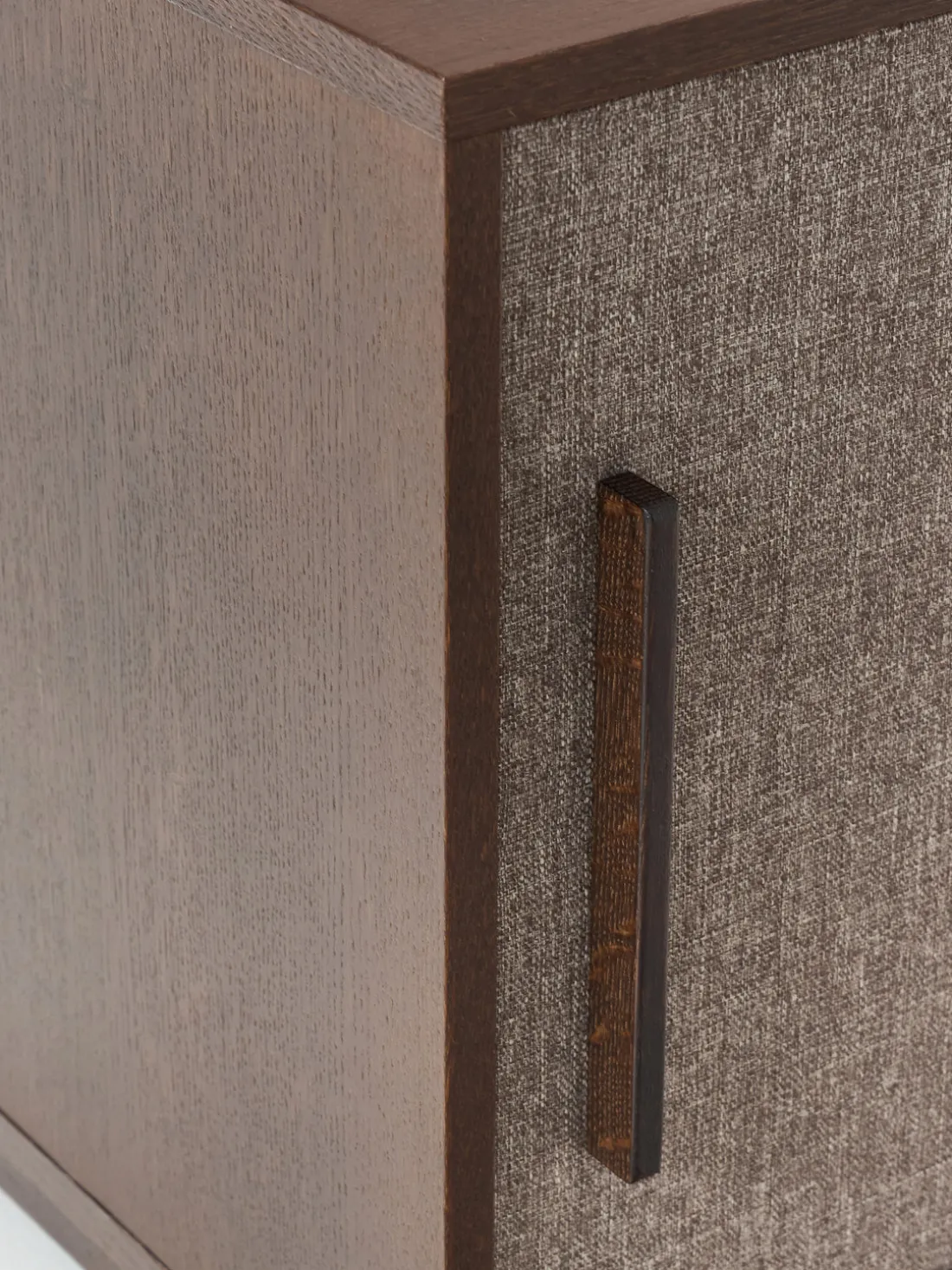 Mueble TV de madera con frente tapizado Wisp