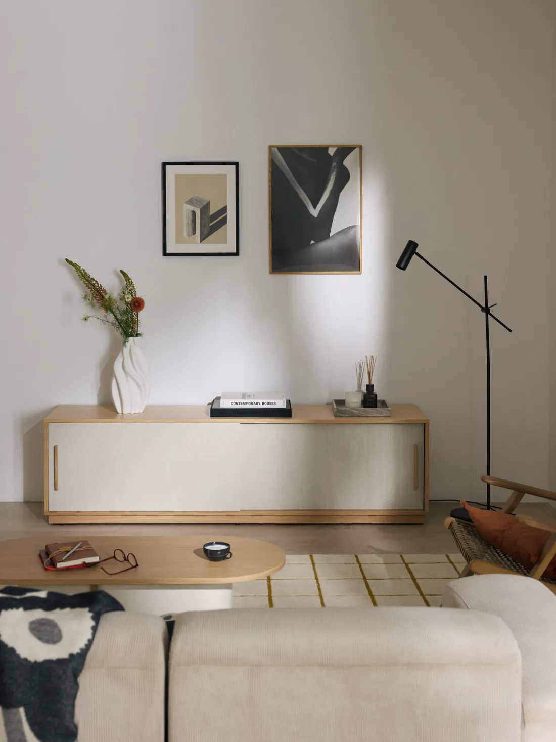 Mueble TV de madera con frente tapizado Wisp