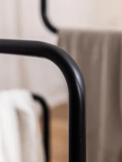 Perchero artesanal de metal James