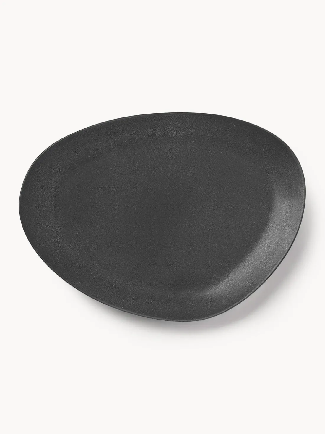 Plato llano con forma orgánica artesanal Limfjord