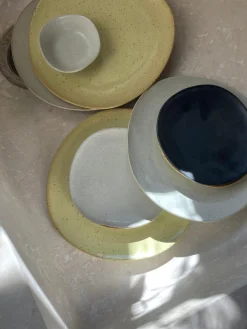 Plato pastel de cerámica Flow