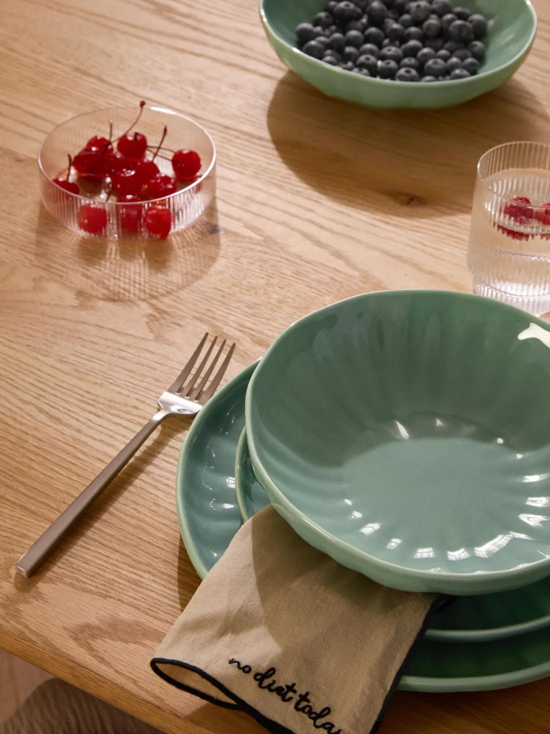 Platos hondos de porcelana con relieves Sali, 4 uds.