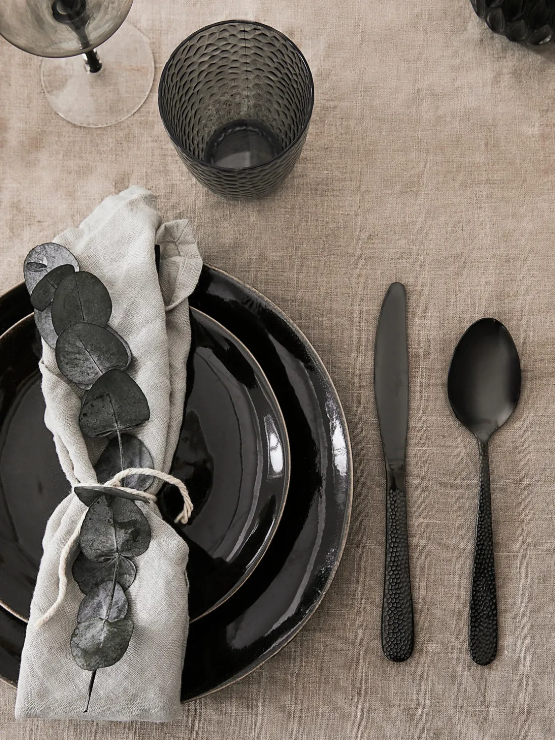 Platos llanos artesanales Nordic Coal, 4 uds.