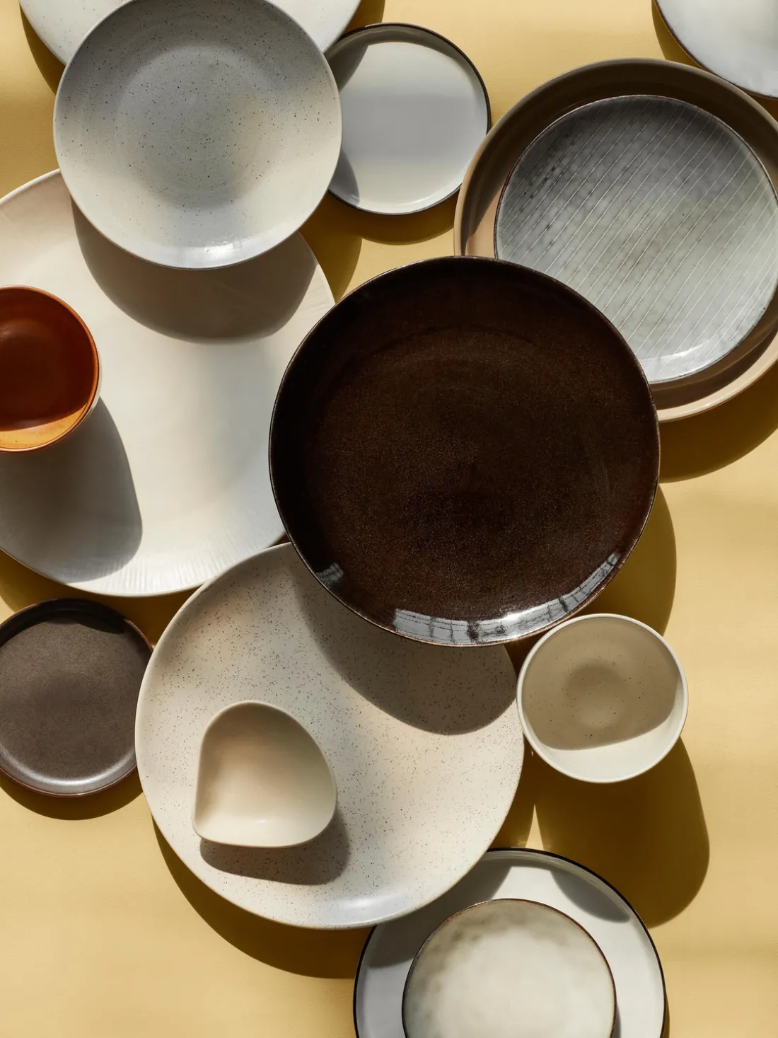 Platos llanos artesanales Nordic Coal, 4 uds.