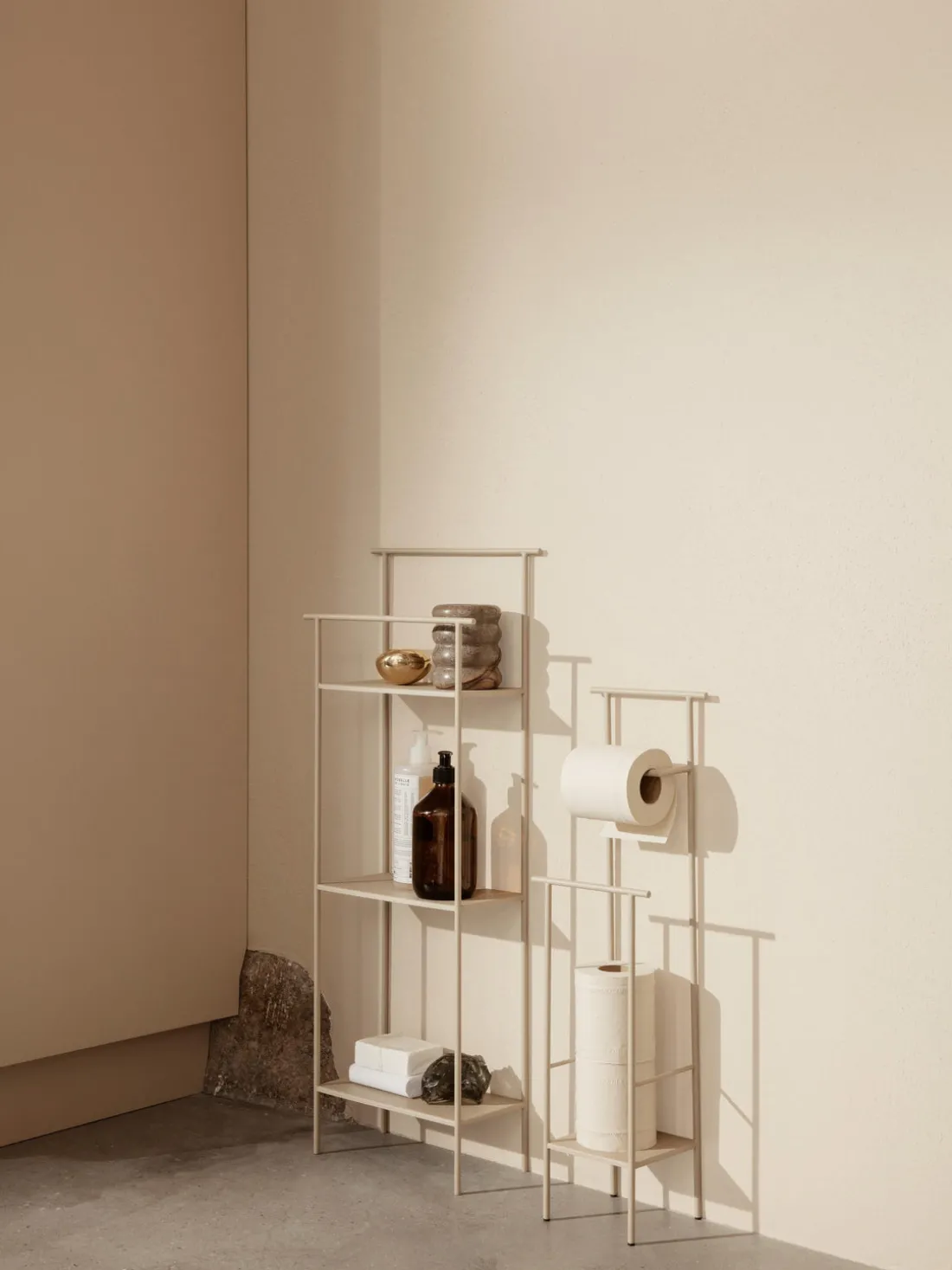 Portarrollos con estante Dora