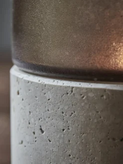 Portavelas soplado con base de travertino Rivo