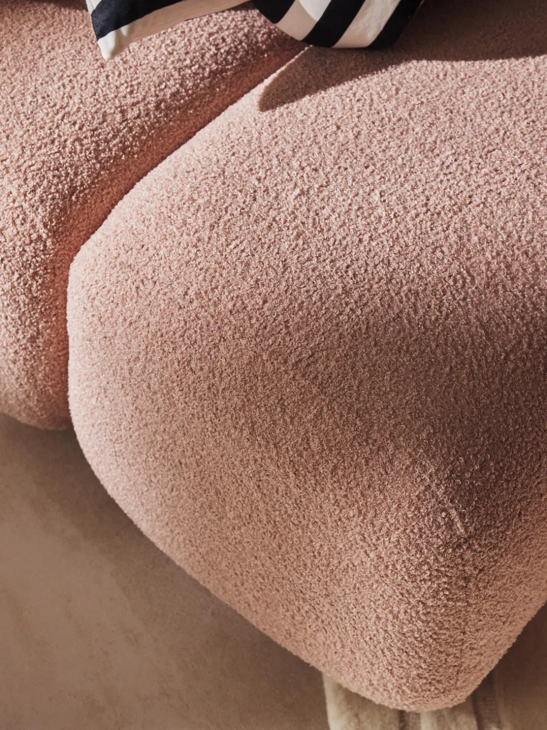 Puf de borreguillo Caterpillar