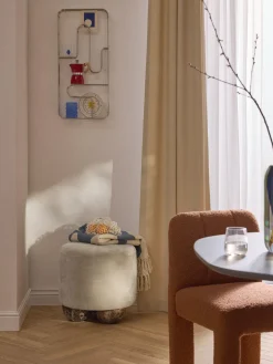 Puf reposapiés tapizado con patas de bola de mármol Lino