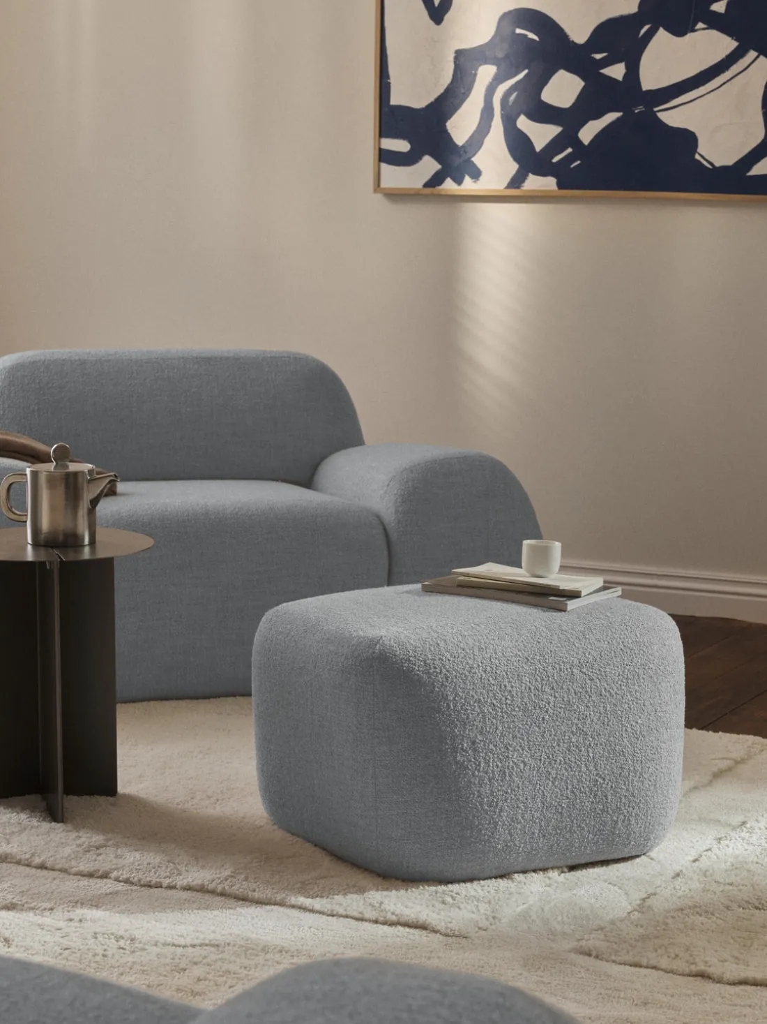 Reposapiés puf en tejido bouclé Wolke