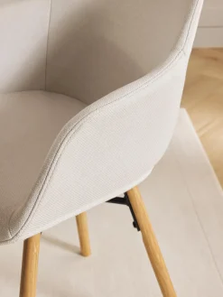 Silla con asiento estrecho y reposabrazos Fiji