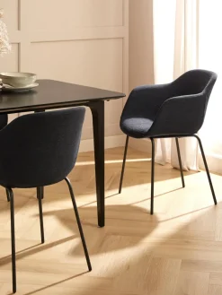 Silla con asiento estrecho y reposabrazos Fiji