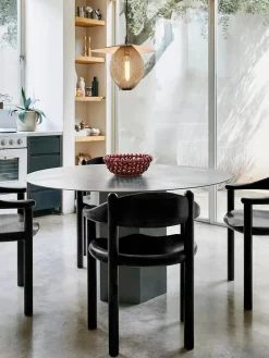 Silla con reposabrazos con madera de pino Daumiller