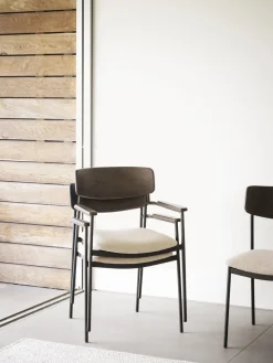 Silla con reposabrazos de madera de roble Maymont, 2 uds.